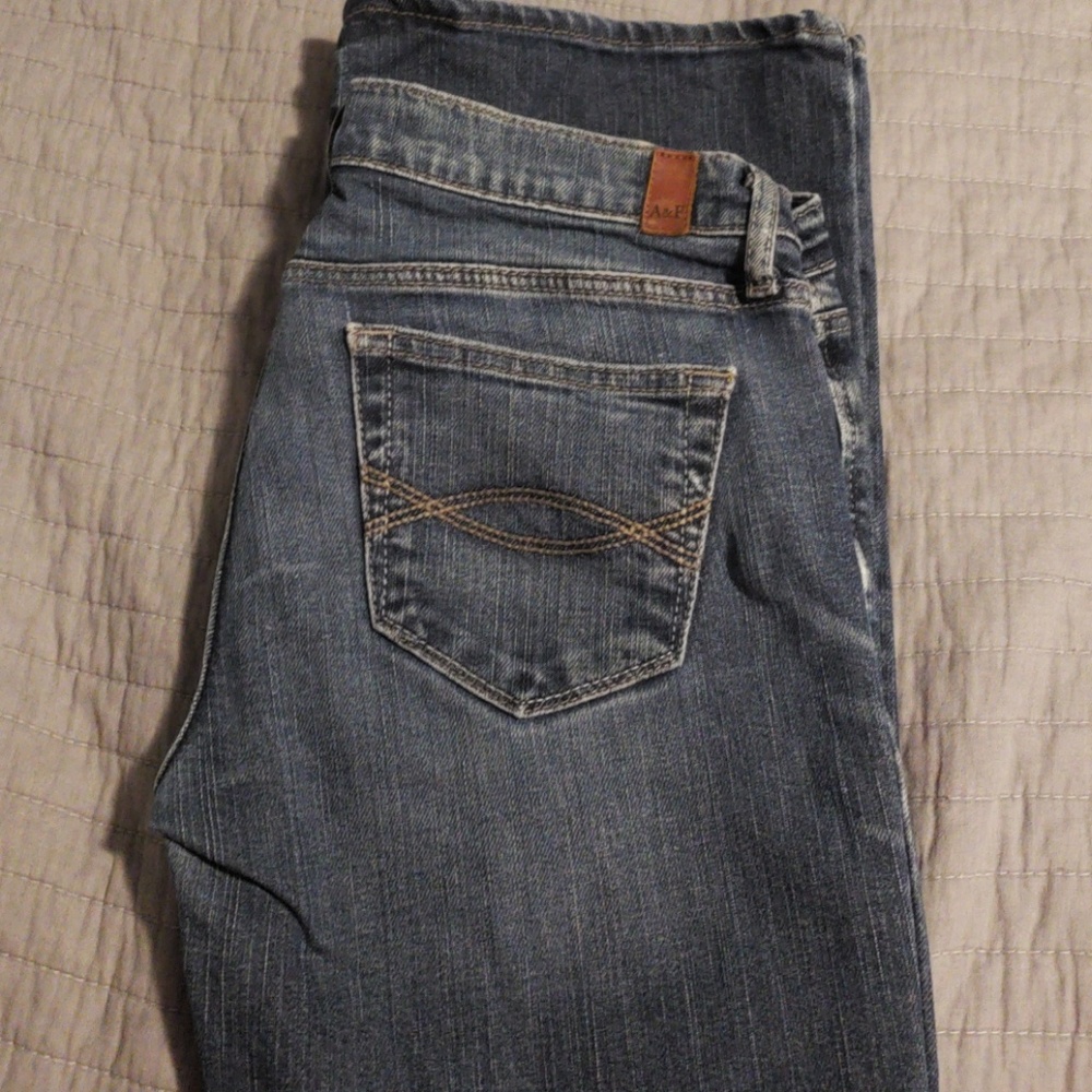 Abercrombie & Fitch length short